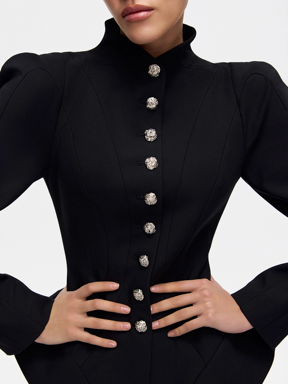 картинка жакет с баской с акцентными пуговицами от магазина truered.ru (ex-SOLO·U)