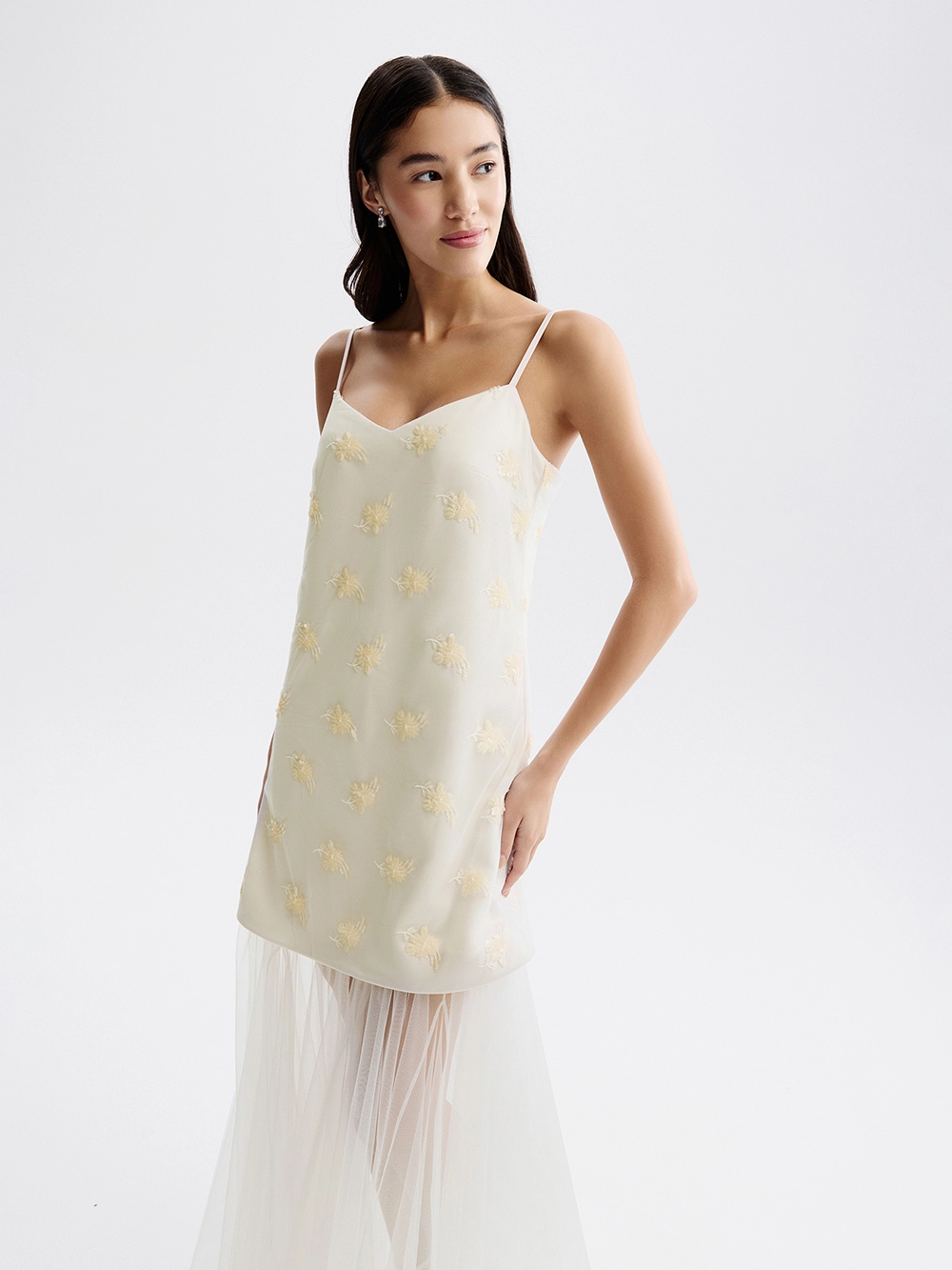 картинка платье с вышивкой пайетками от магазина truered.ru (ex-SOLO·U)