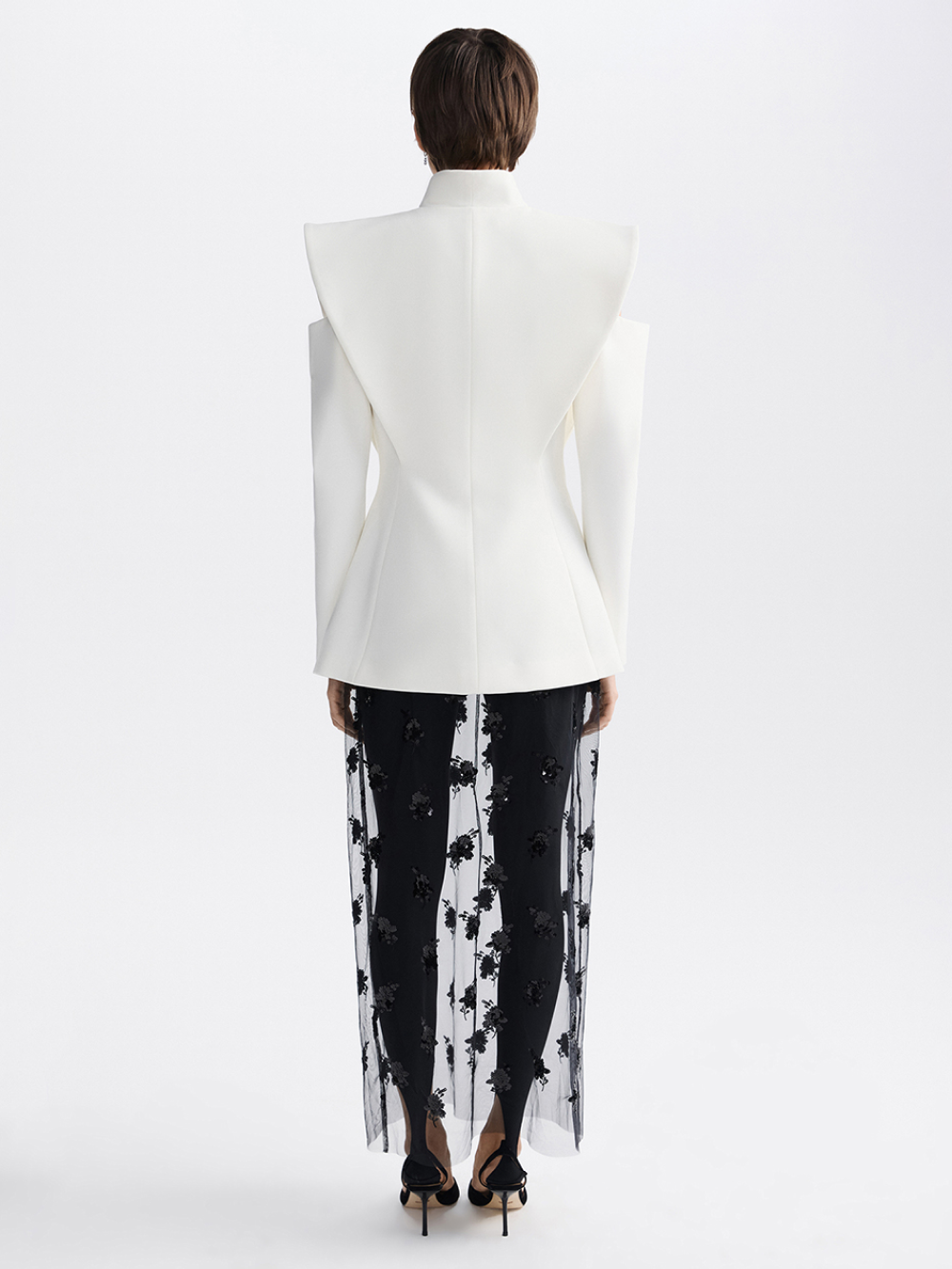 картинка жакет с архитектурными плечами от магазина truered.ru (ex-SOLO·U)