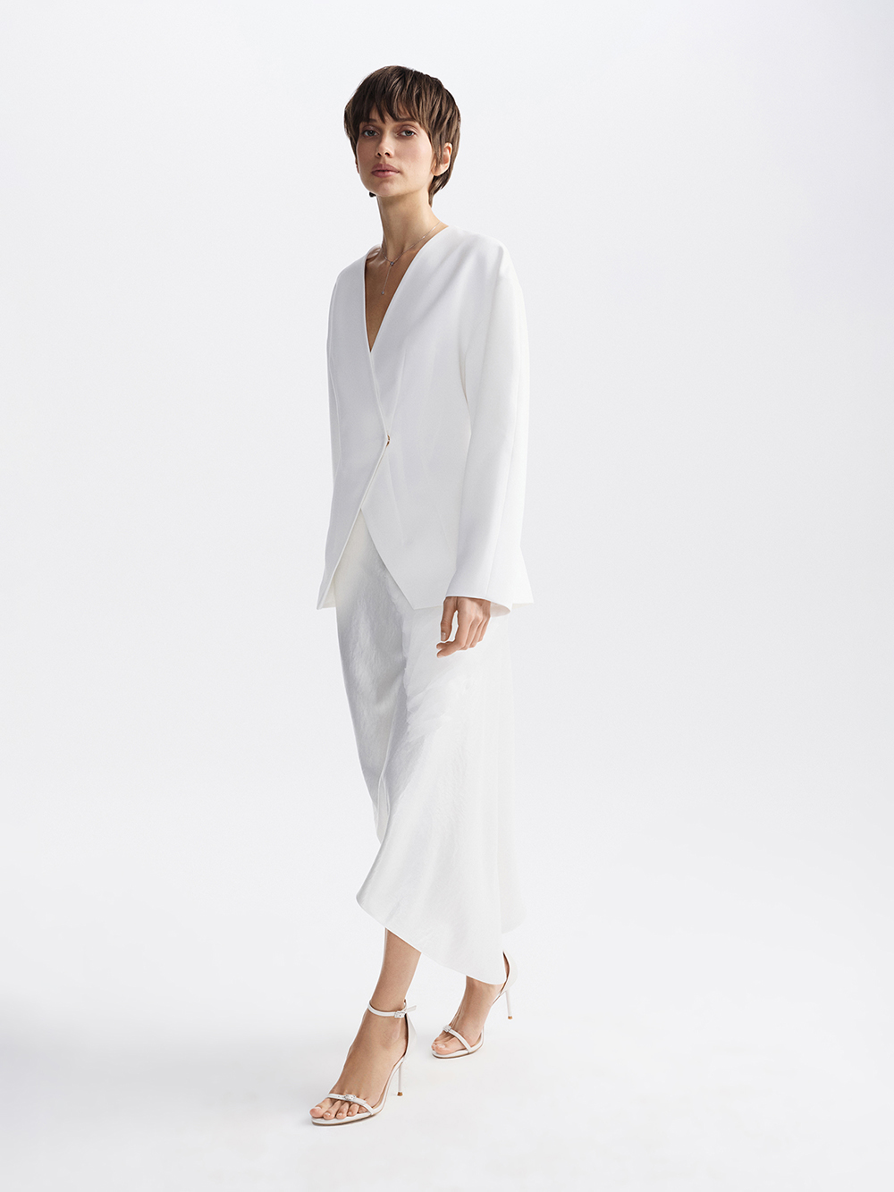 картинка жакет со скруглёнными плечами от магазина truered.ru (ex-SOLO·U)