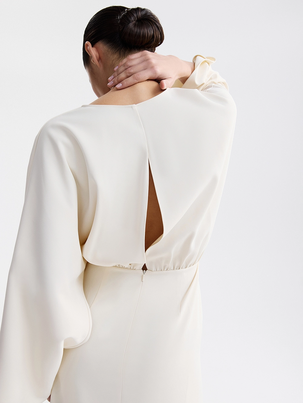 картинка платье с драпировкой и разрезами от магазина truered.ru (ex-SOLO·U)