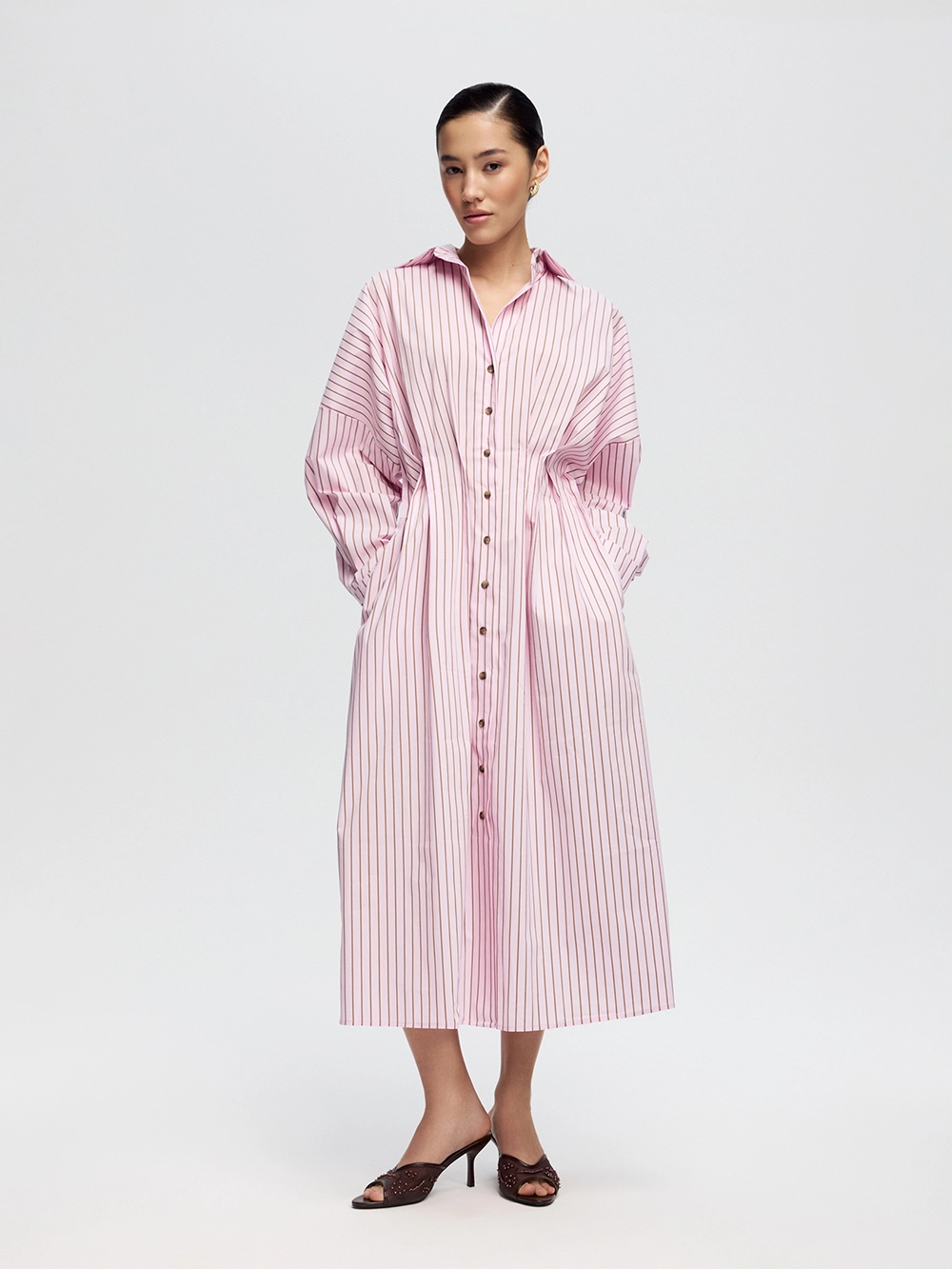 картинка платье с вышивкой от магазина truered.ru (ex-SOLO·U)