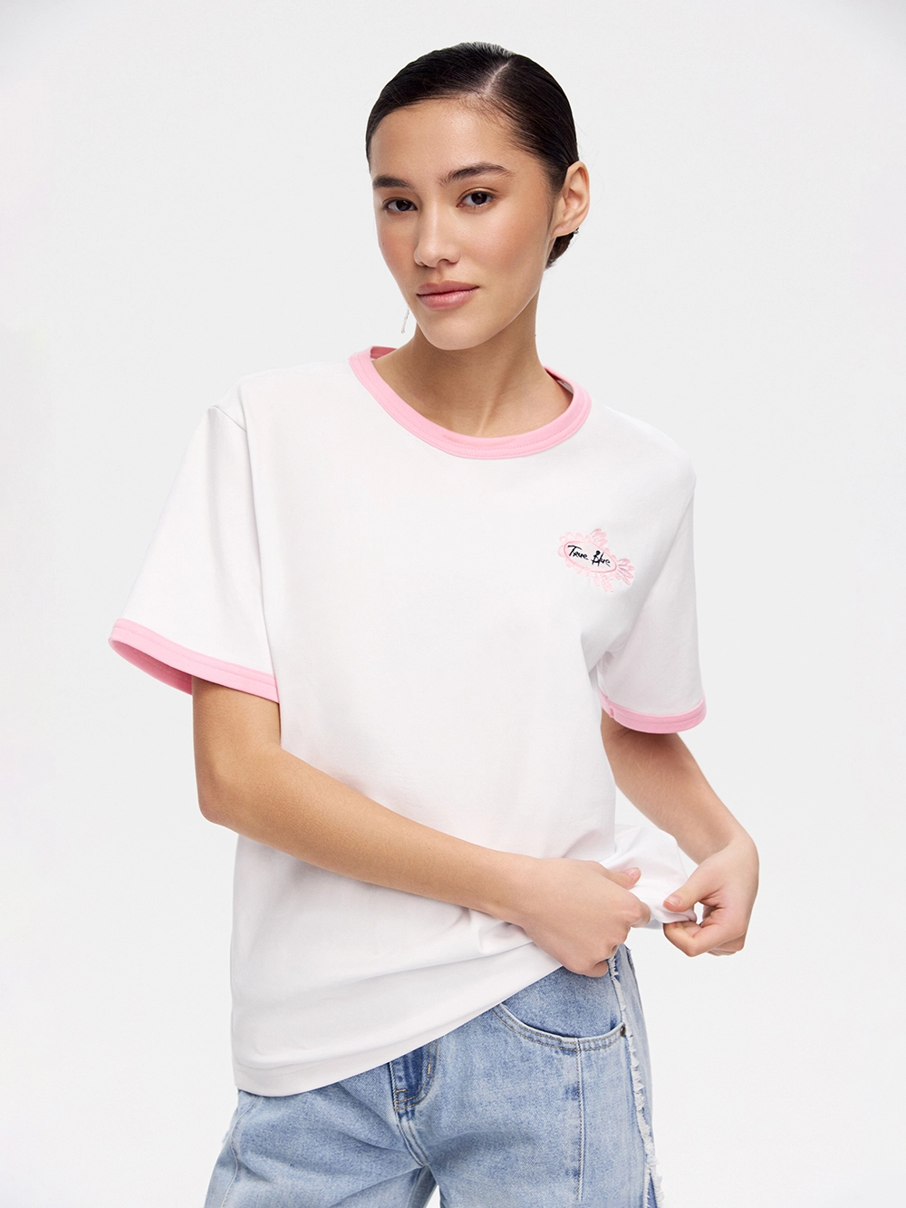 картинка футболка с вышивкой от магазина truered.ru (ex-SOLO·U)