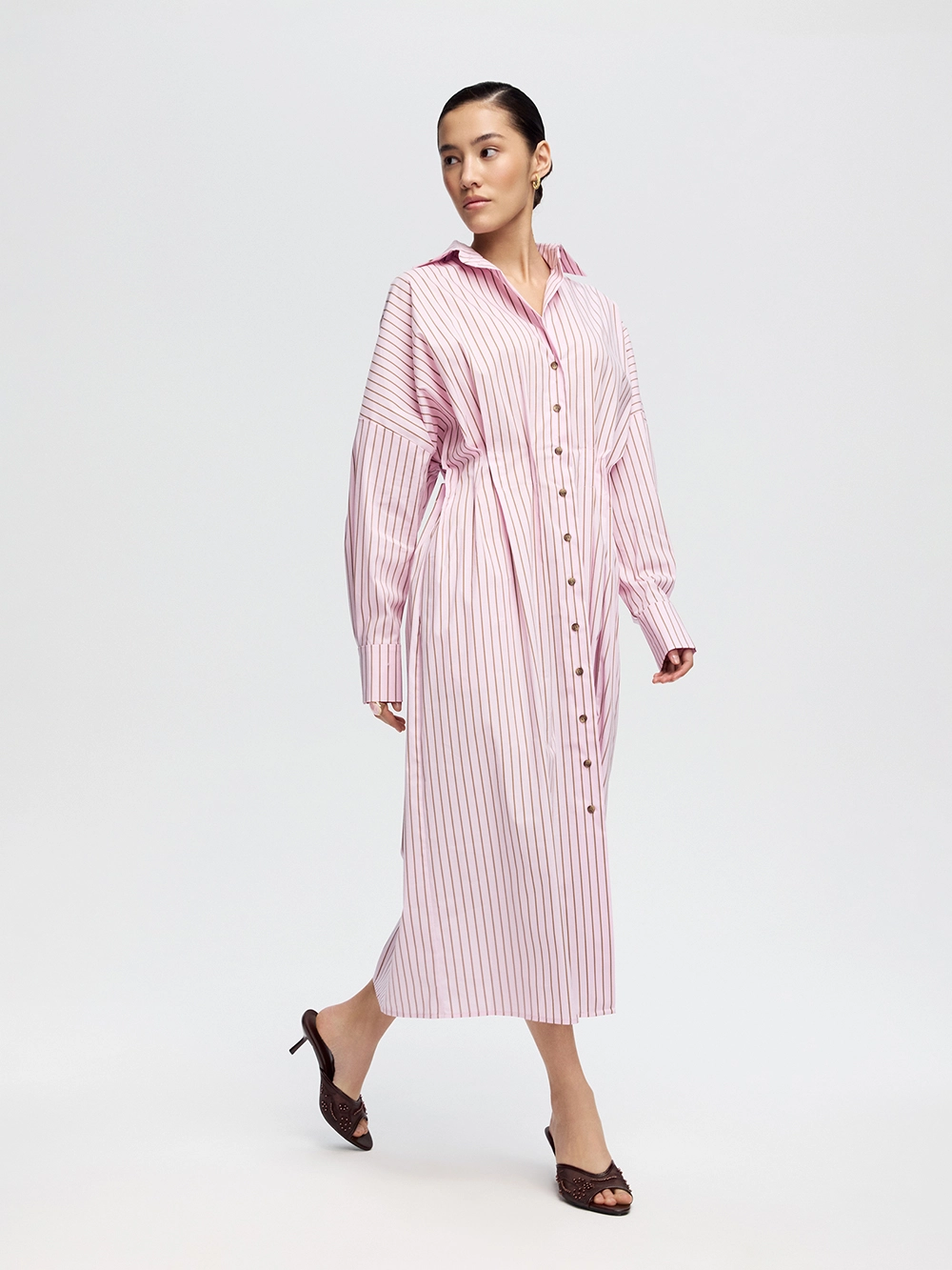 картинка платье с вышивкой от магазина truered.ru (ex-SOLO·U)