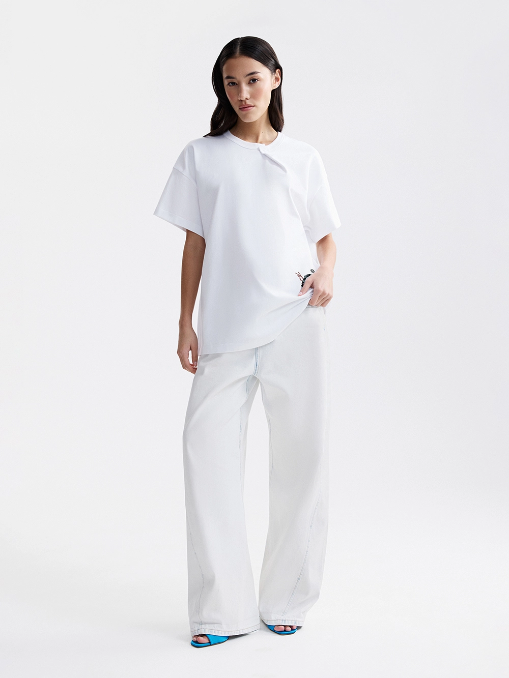 картинка футболка с вышивкой от магазина truered.ru (ex-SOLO·U)