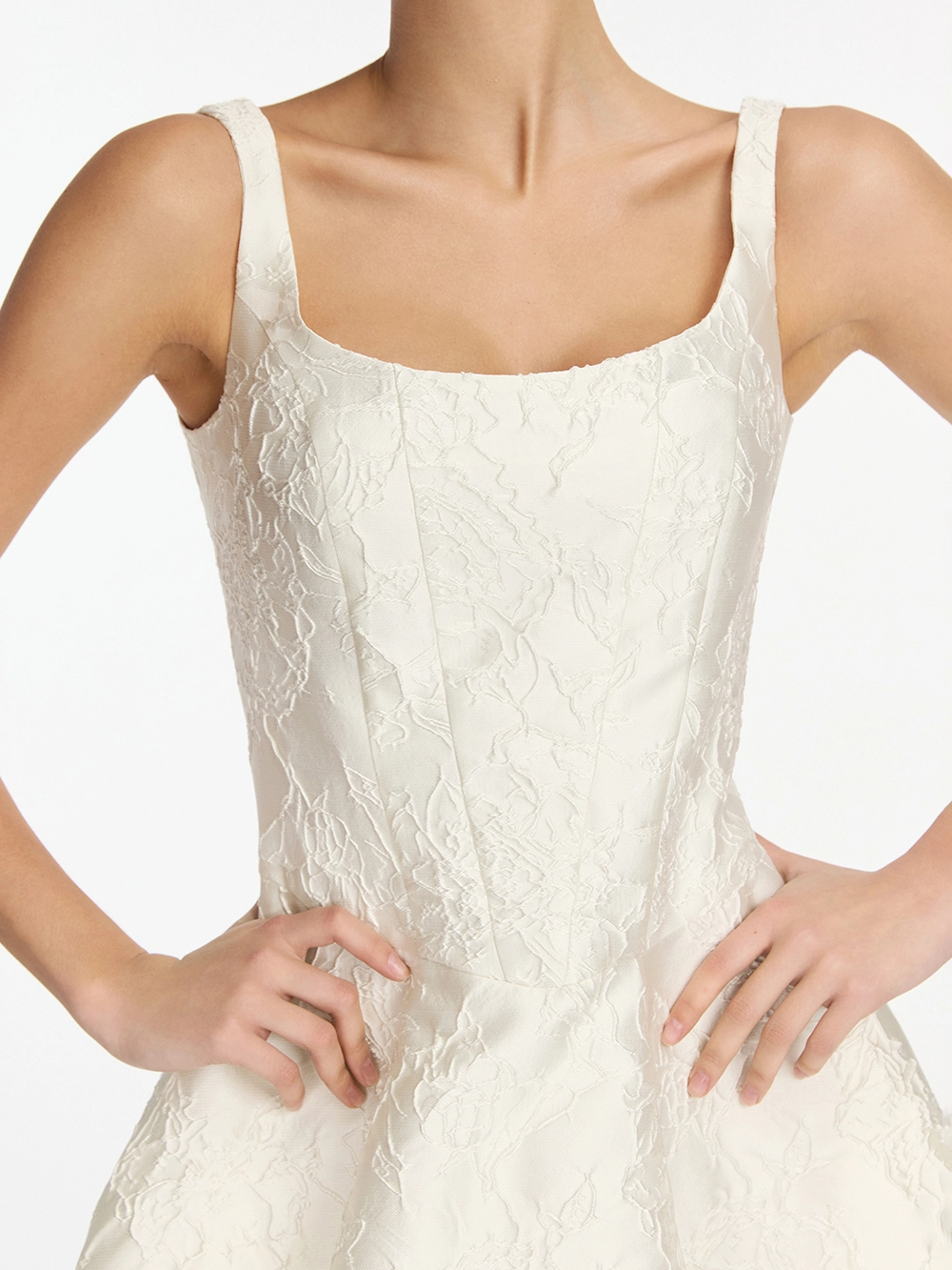 картинка платье из фактурной тафты от магазина truered.ru (ex-SOLO·U)