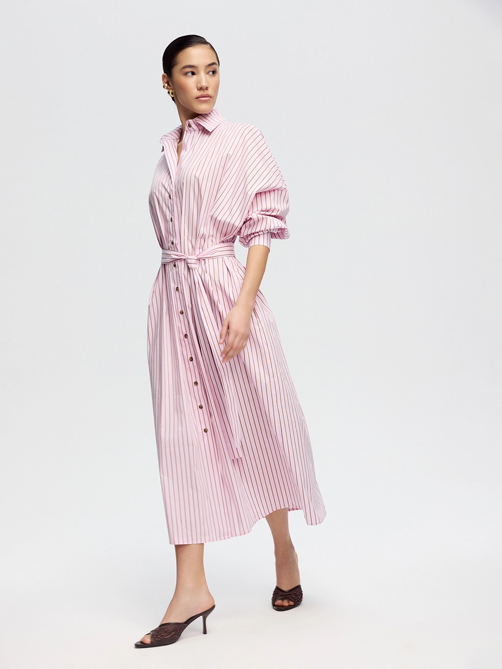 картинка платье с вышивкой от магазина truered.ru (ex-SOLO·U)