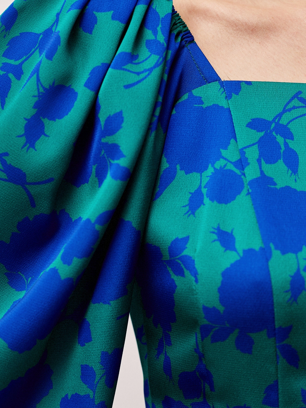 картинка платье с объёмными рукавами на резинках	 от магазина truered.ru (ex-SOLO·U)