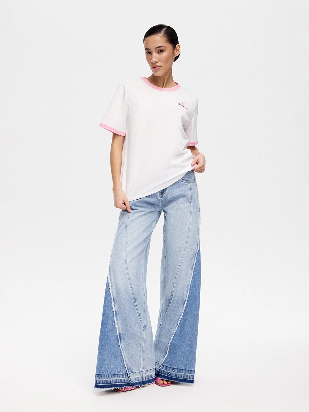 картинка футболка с вышивкой от магазина truered.ru (ex-SOLO·U)