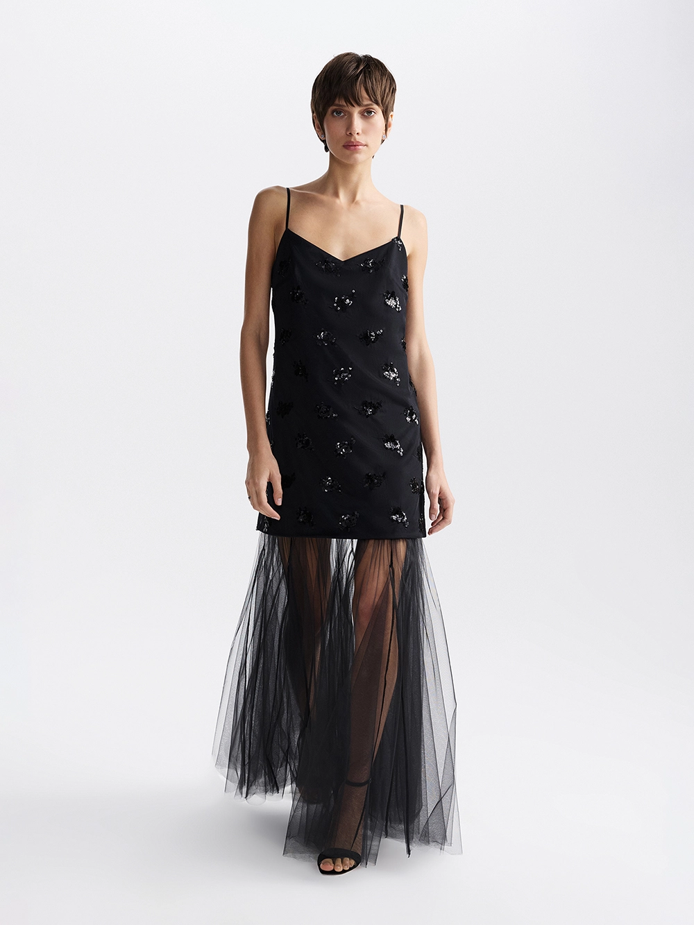 картинка платье с вышивкой пайетками от магазина truered.ru (ex-SOLO·U)