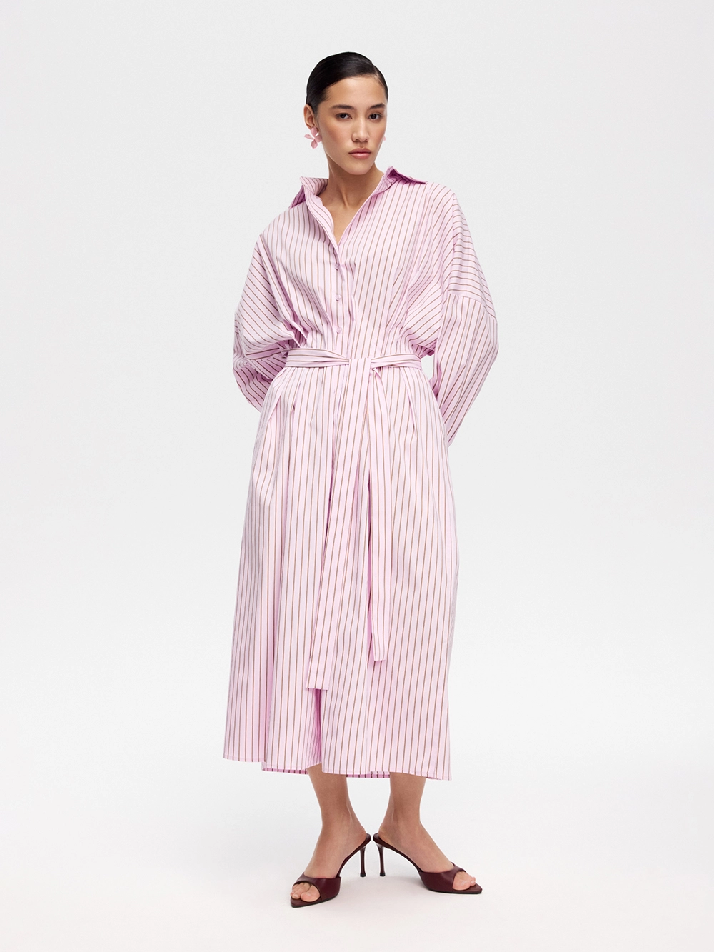 картинка платье с вышивкой от магазина truered.ru (ex-SOLO·U)