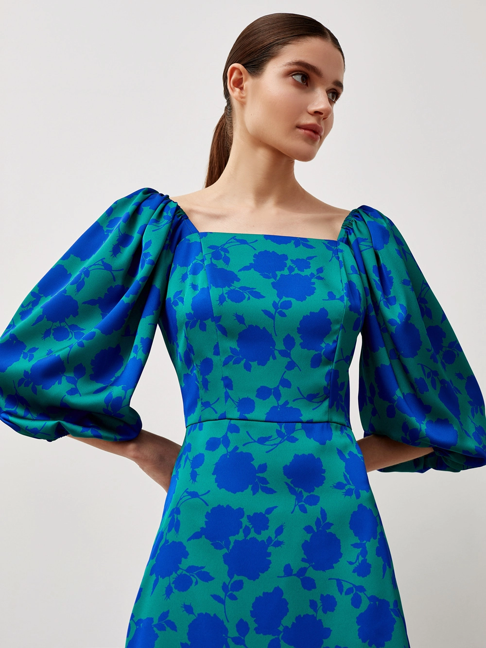 картинка платье с объёмными рукавами на резинках	 от магазина truered.ru (ex-SOLO·U)