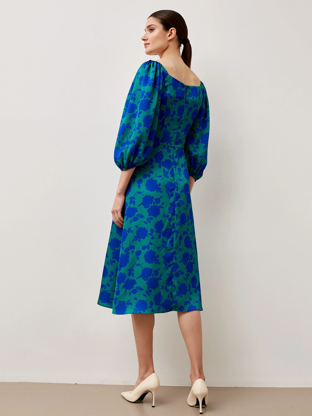 картинка платье с объёмными рукавами на резинках	 от магазина truered.ru (ex-SOLO·U)