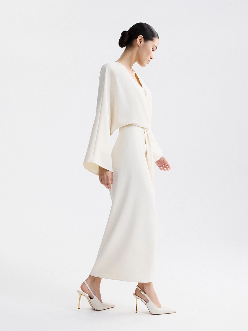 картинка платье с драпировкой и разрезами от магазина truered.ru (ex-SOLO·U)