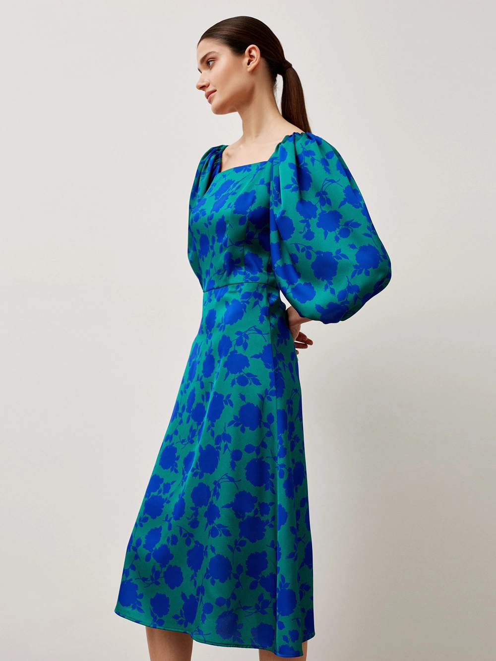 картинка платье с объёмными рукавами на резинках	 от магазина truered.ru (ex-SOLO·U)