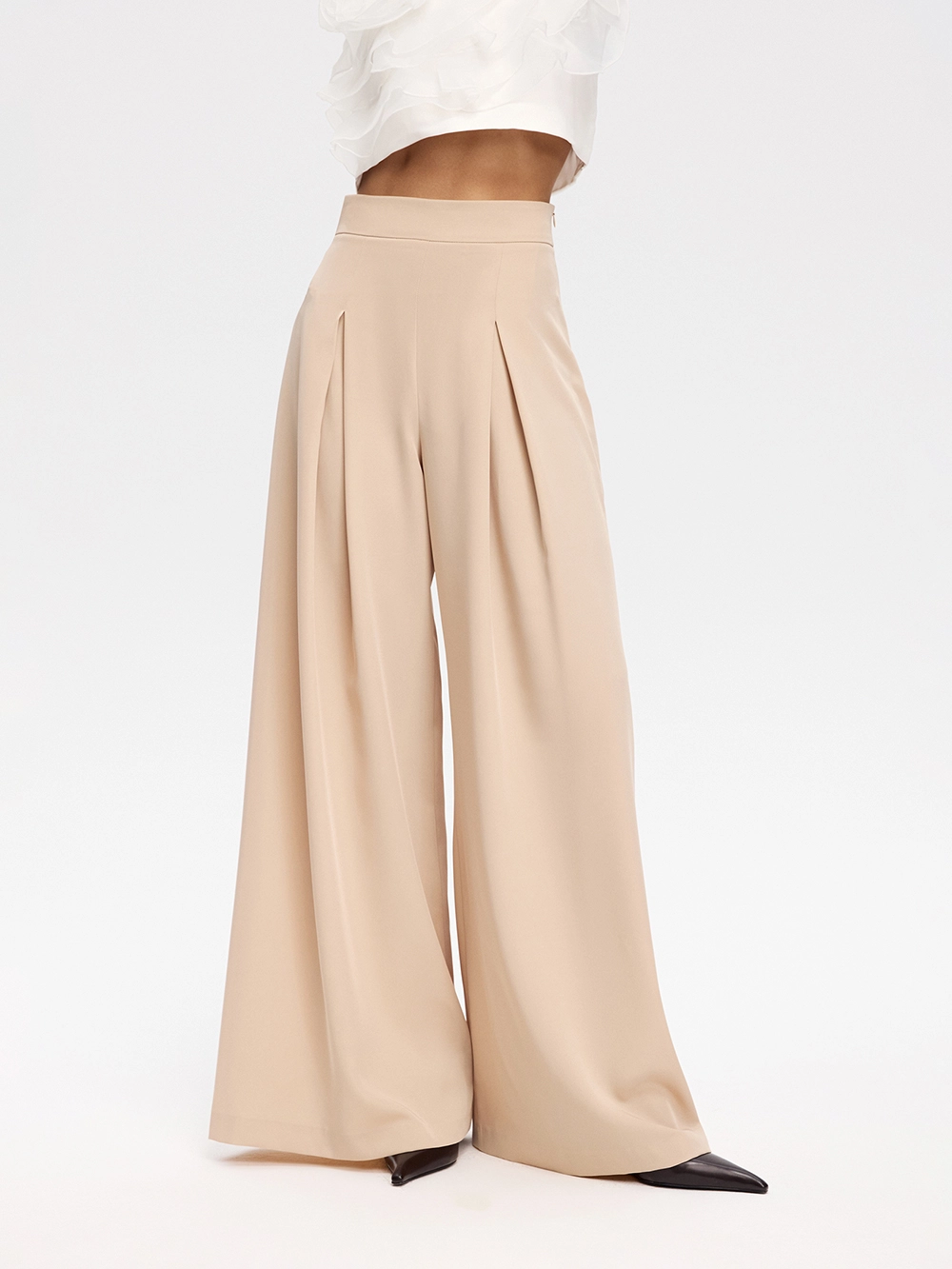 картинка брюки-палаццо со встречной складкой от магазина truered.ru (ex-SOLO·U)