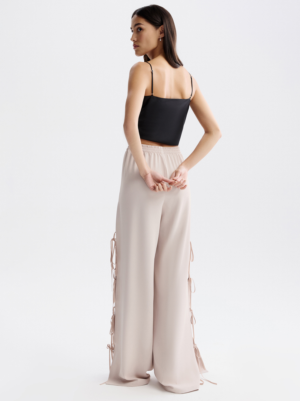 картинка брюки с завязками от магазина truered.ru (ex-SOLO·U)