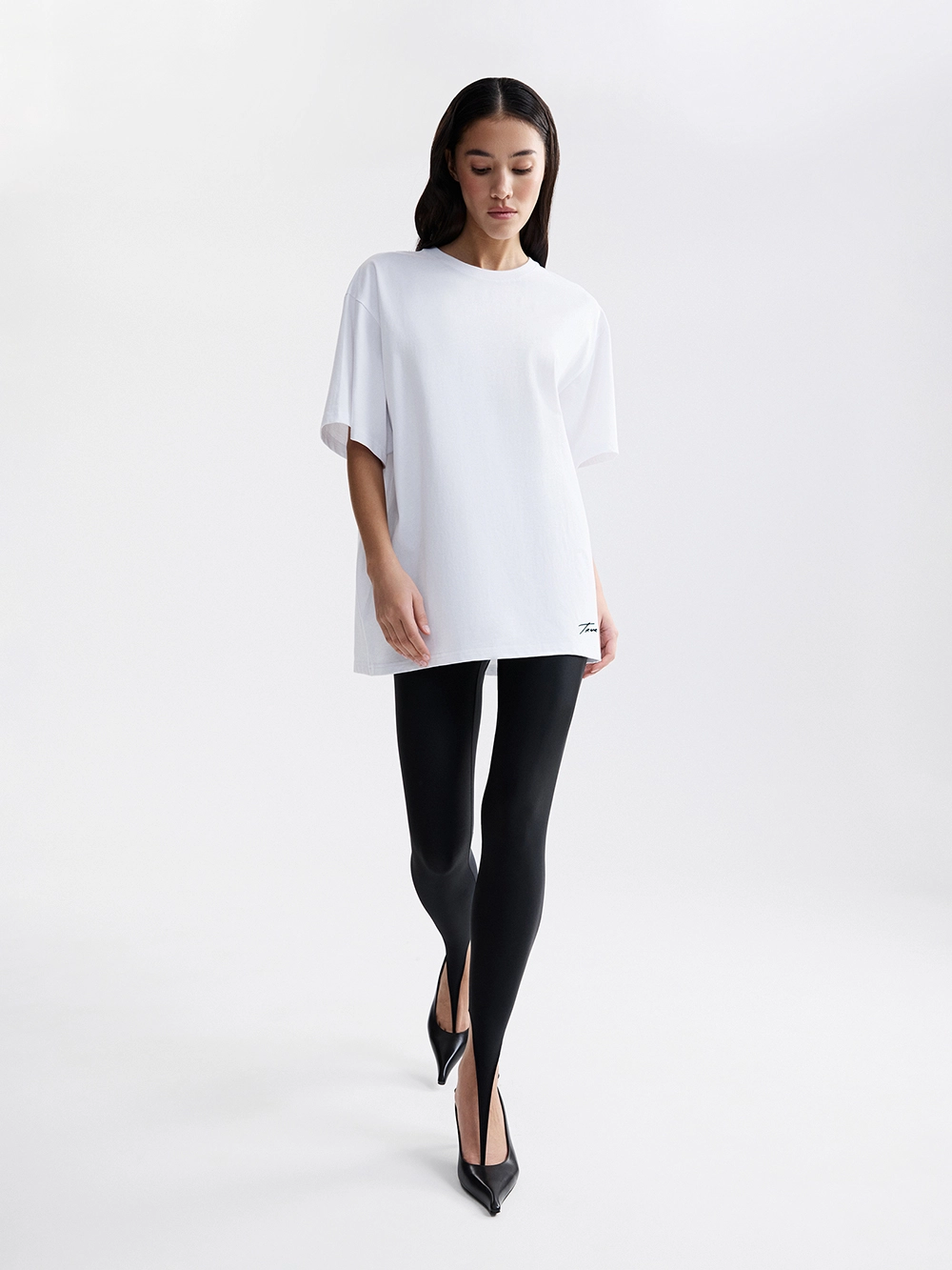 картинка футболка с вышивкой от магазина truered.ru (ex-SOLO·U)