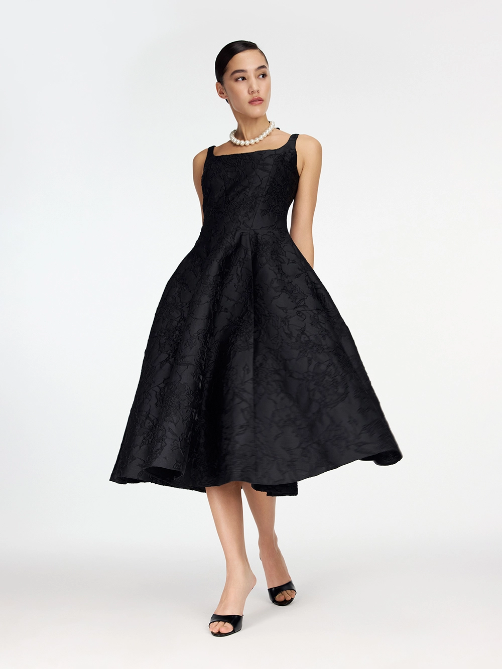 картинка платье из фактурной тафты от магазина truered.ru (ex-SOLO·U)