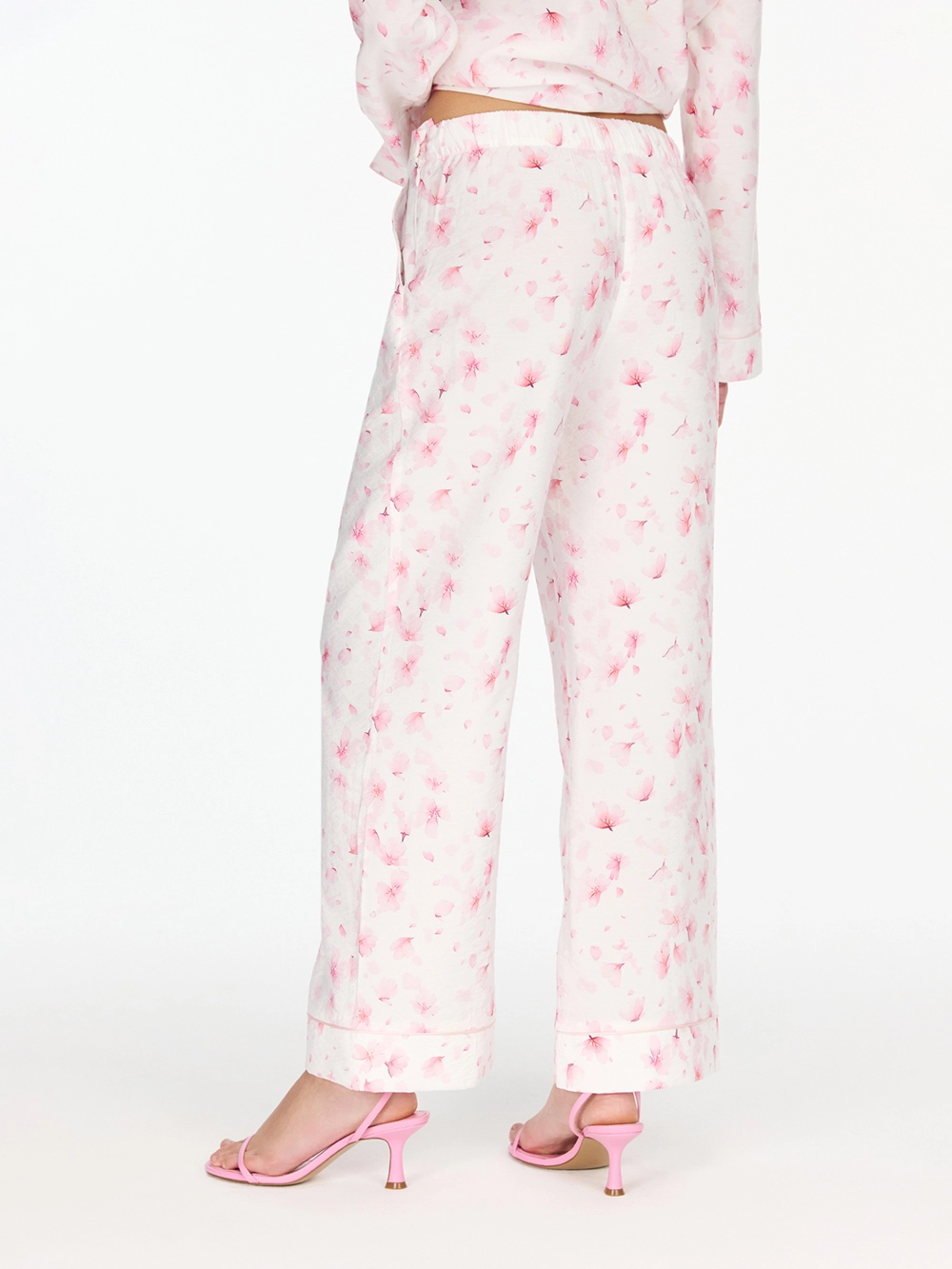 картинка брюки из вискозного шёлка с кантом  от магазина truered.ru (ex-SOLO·U)