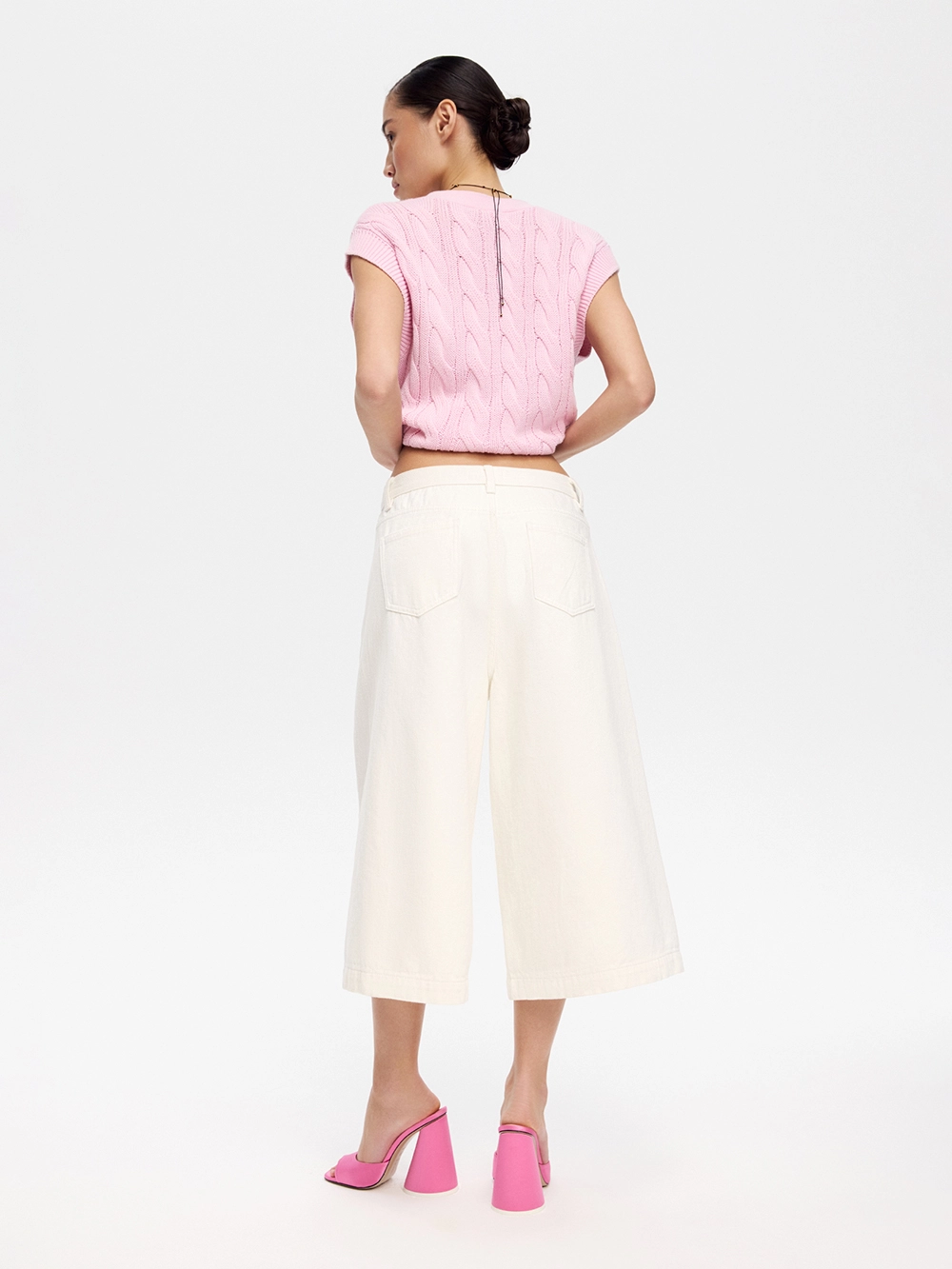 картинка бермуды удлинённые с вышивкой  от магазина truered.ru (ex-SOLO·U)