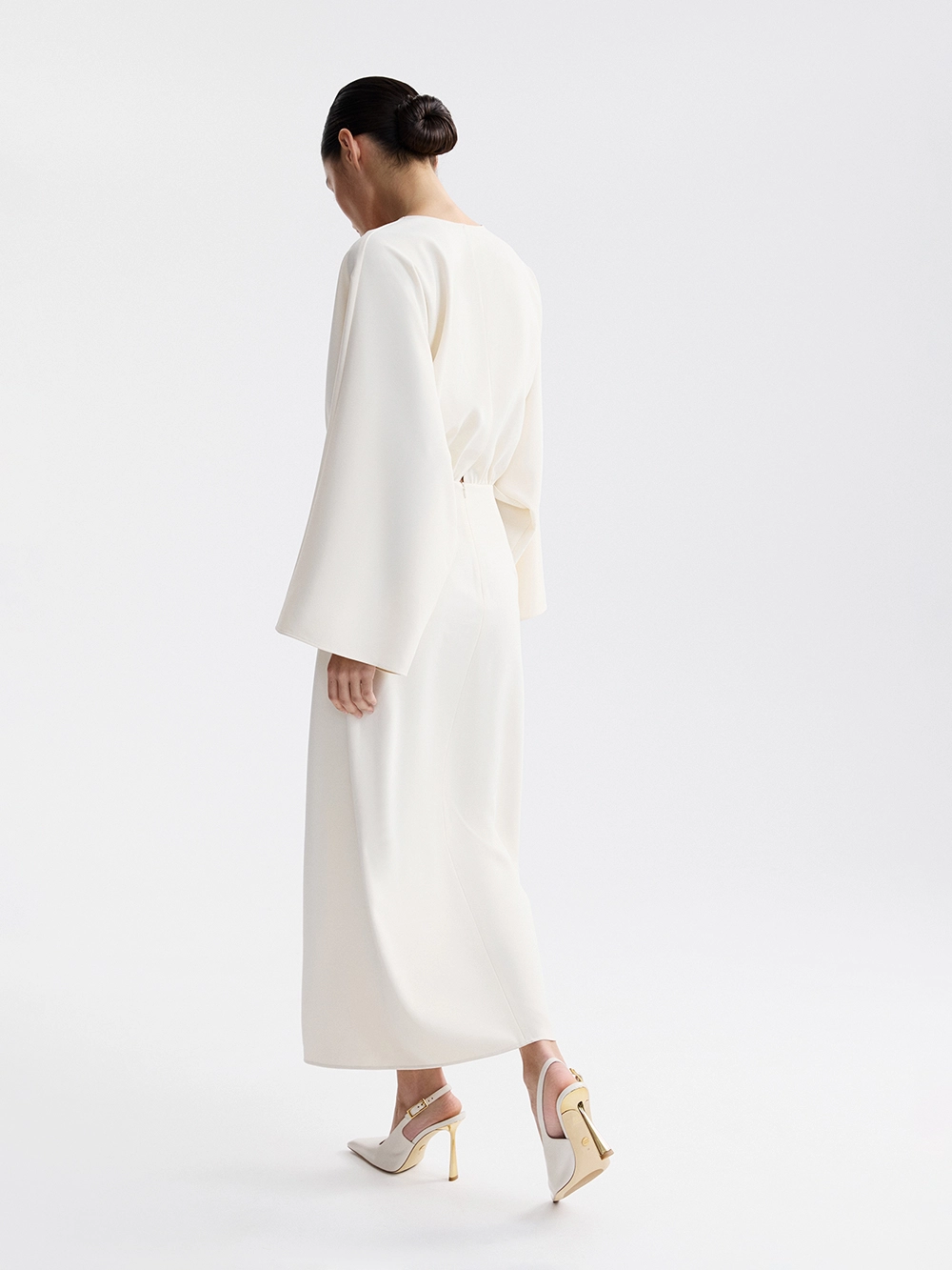 картинка платье с драпировкой и разрезами от магазина truered.ru (ex-SOLO·U)