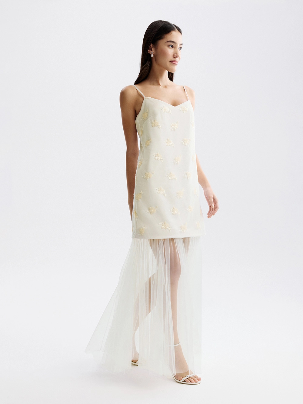 картинка платье с вышивкой пайетками от магазина truered.ru (ex-SOLO·U)