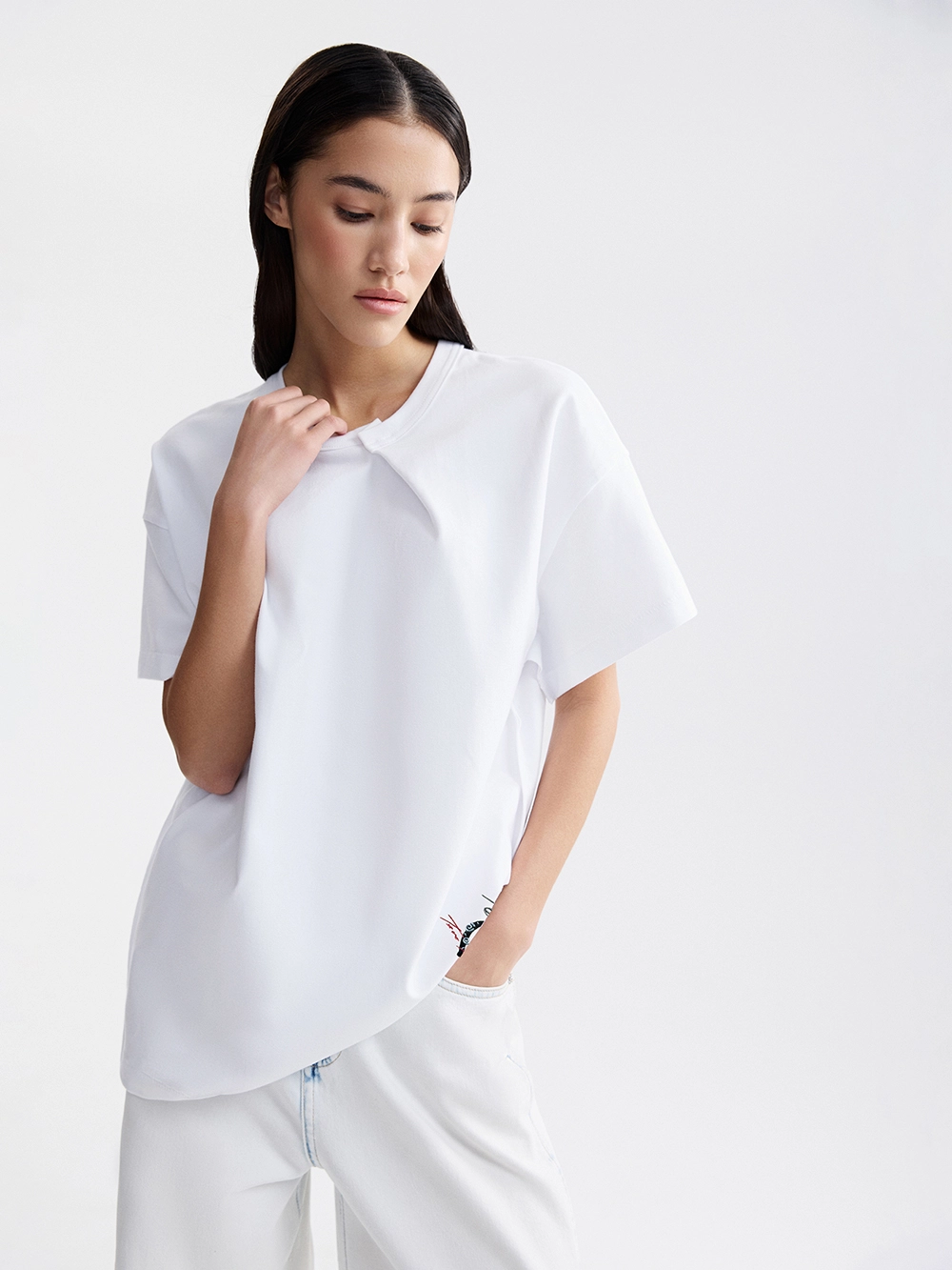 картинка футболка с вышивкой от магазина truered.ru (ex-SOLO·U)