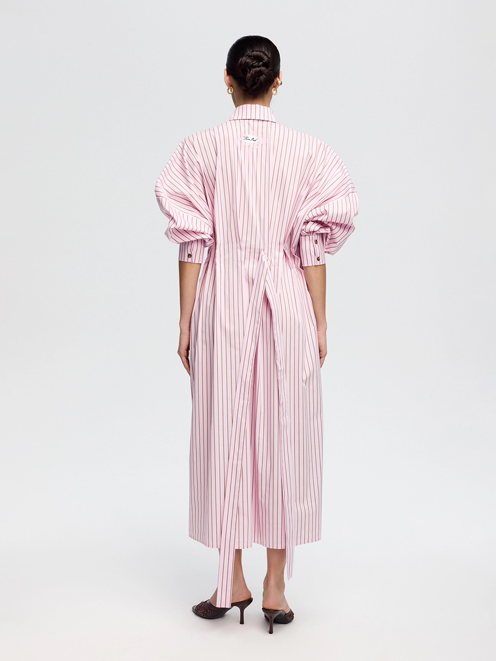 картинка платье с вышивкой от магазина truered.ru (ex-SOLO·U)